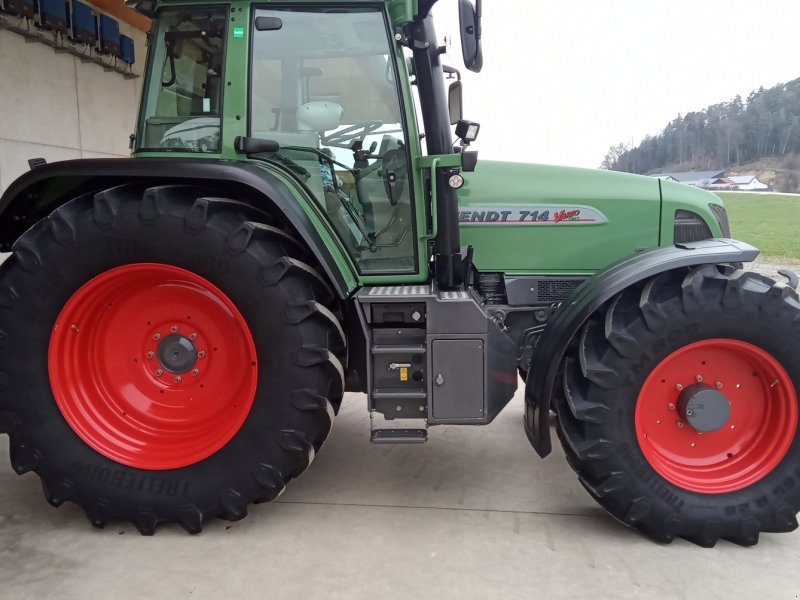 Traktor des Typs Fendt 714 Vario, Gebrauchtmaschine in Bruckberg (Bild 1)