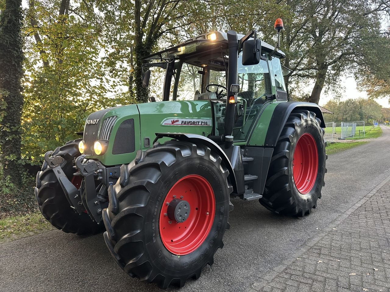 Traktor des Typs Fendt 716, Gebrauchtmaschine in Rossum (Bild 1)