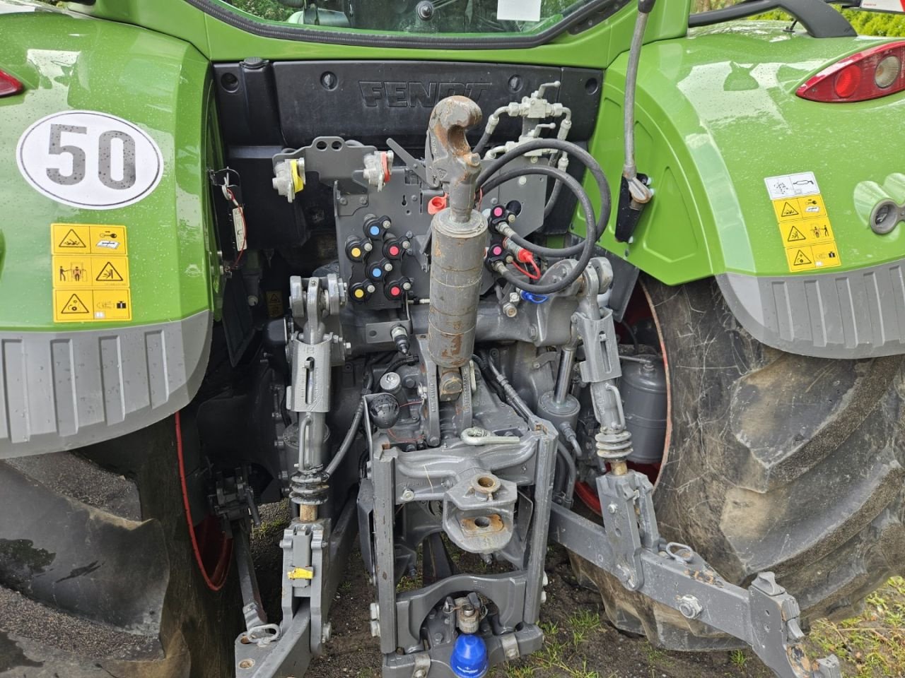 Traktor of the type Fendt 718 Gen6 Design Line 3600h 724, Gebrauchtmaschine in Bergen op Zoom (Picture 10)