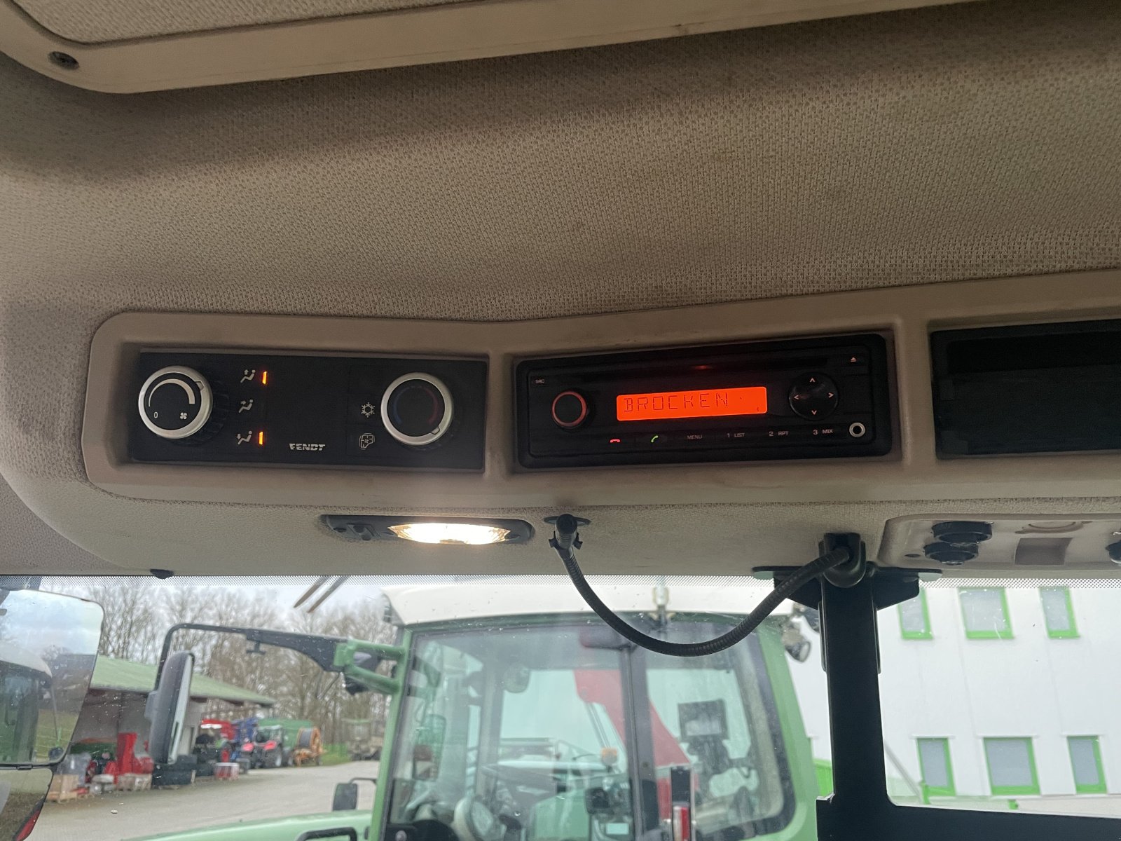 Traktor des Typs Fendt 718 Power Plus, Gebrauchtmaschine in Voitze (Bild 9)