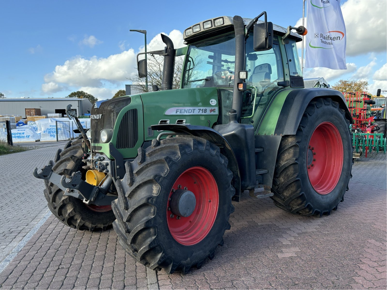 Traktor от тип Fendt 718 TMS, Gebrauchtmaschine в Elmenhorst-Lanken (Снимка 1)