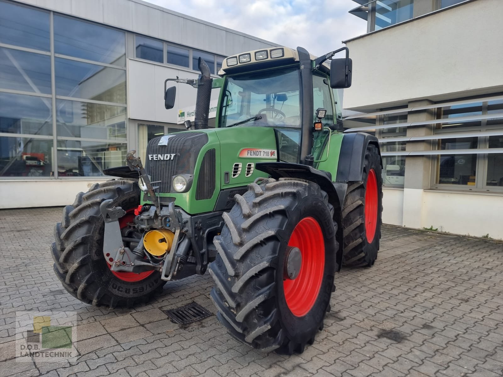 Traktor от тип Fendt 718 Vario COMIII, Gebrauchtmaschine в Regensburg (Снимка 1)