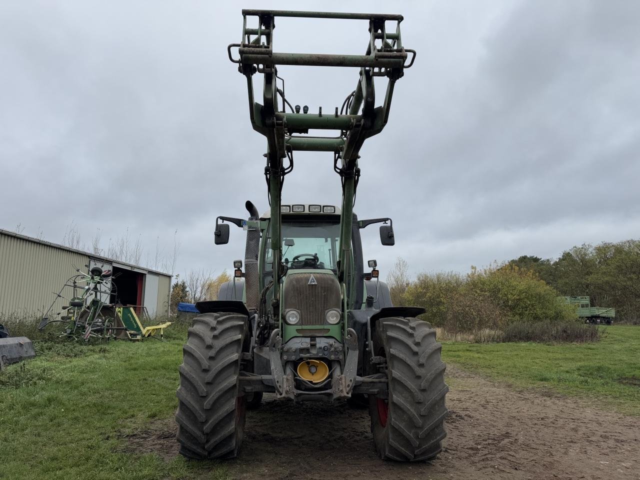 Traktor типа Fendt 718 Vario Frontlader, FKH, FZW, Gebrauchtmaschine в Könnern (Фотография 3)