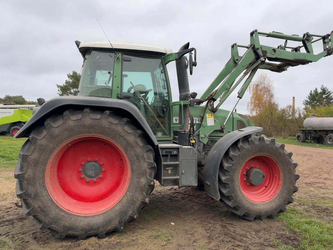 Traktor типа Fendt 718 Vario Frontlader, FKH, FZW, Gebrauchtmaschine в Könnern (Фотография 7)