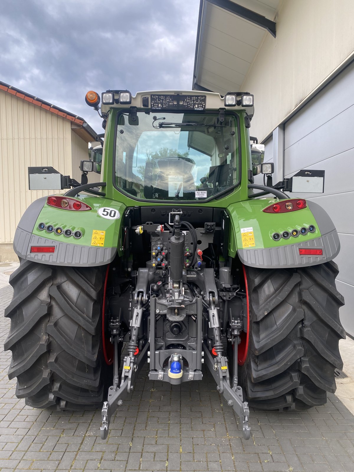 Traktor of the type Fendt 718 Vario Gen.6 Power+ Setting2 GPS ready, Neumaschine in Weigendorf (Picture 14)