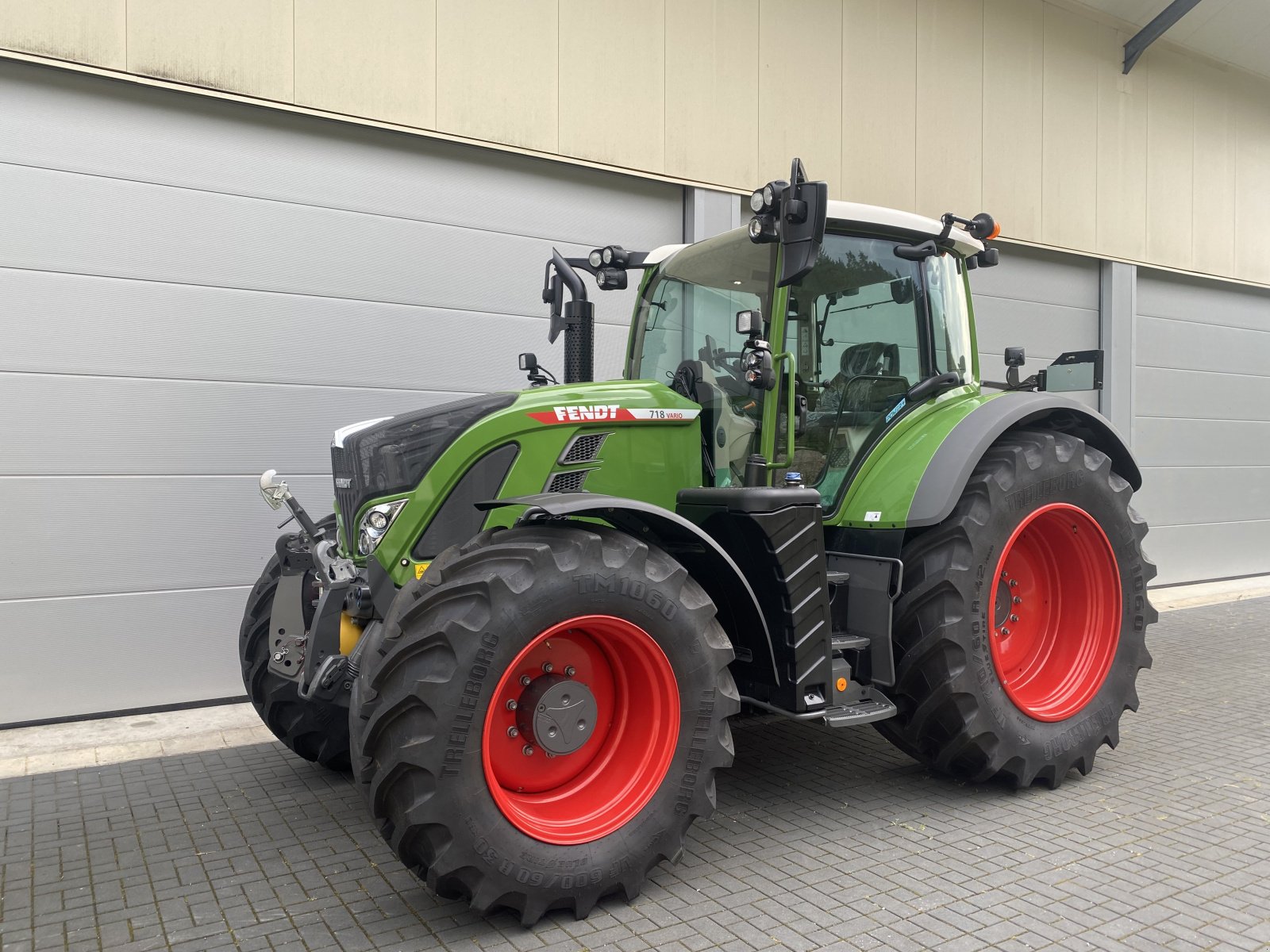 Traktor of the type Fendt 718 Vario Gen.6 Power+ Setting2 GPS ready, Neumaschine in Weigendorf (Picture 1)