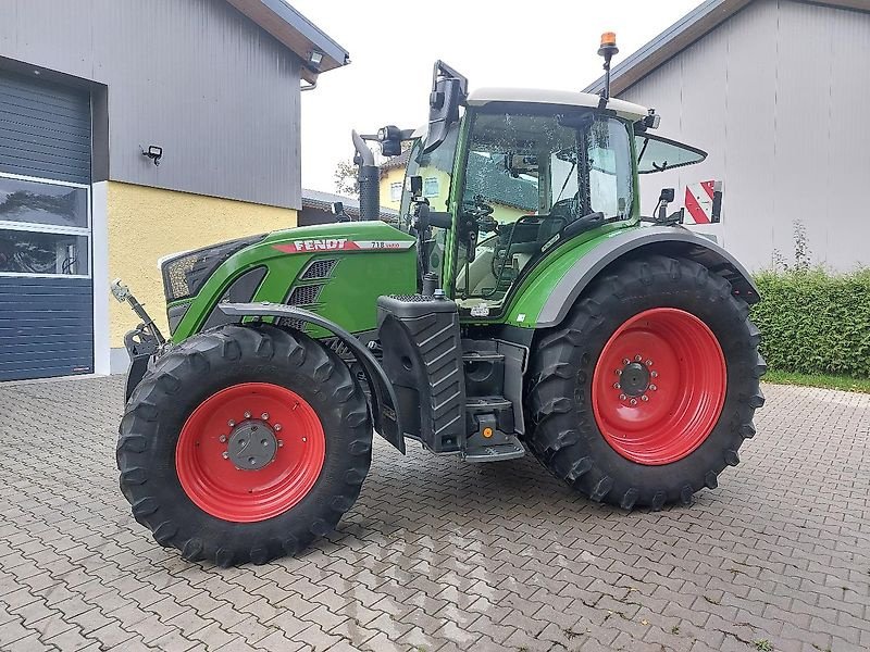 Traktor of the type Fendt 718 Vario GEN6 Power+ Setting2 LED FZ GPS 720 722 724, Gebrauchtmaschine in Tirschenreuth (Picture 4)