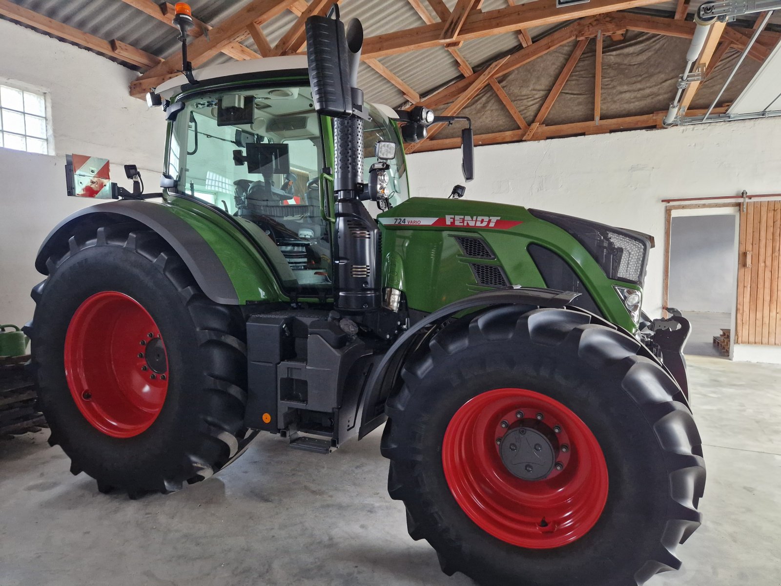 Traktor of the type Fendt 718 Vario Gen6 Profi+, Gebrauchtmaschine in Gerzen (Picture 4)