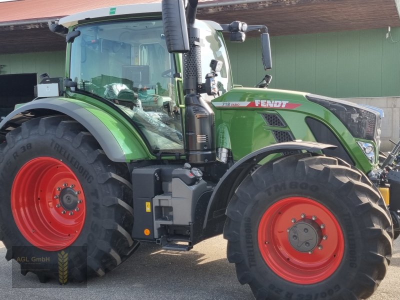 Traktor of the type Fendt 718 Vario Gen6 Profi Plus RTK Novatel Fendt One, Gebrauchtmaschine in Eichendorf (Picture 1)