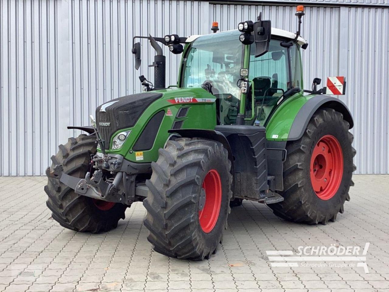 Traktor des Typs Fendt 718 VARIO GEN6 PROFI PLUS, Gebrauchtmaschine in Hemmoor (Bild 1)