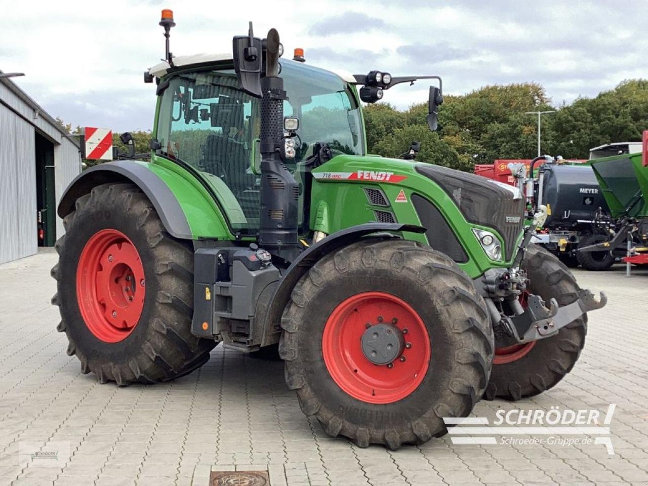 Traktor типа Fendt 718 VARIO GEN6 PROFI PLUS, Gebrauchtmaschine в Hemmoor (Фотография 3)