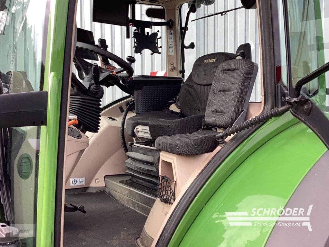 Traktor van het type Fendt 718 VARIO GEN6 PROFI PLUS, Gebrauchtmaschine in Hemmoor (Foto 11)