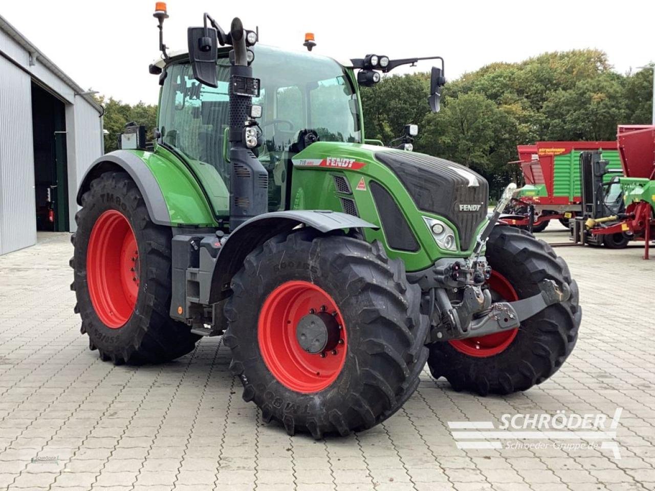 Traktor типа Fendt 718 VARIO GEN6 PROFI PLUS, Gebrauchtmaschine в Hemmoor (Фотография 3)