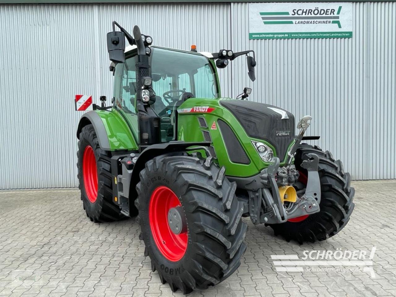 Traktor des Typs Fendt 718 VARIO GEN6 PROFI, Gebrauchtmaschine in Langförden (Bild 1)