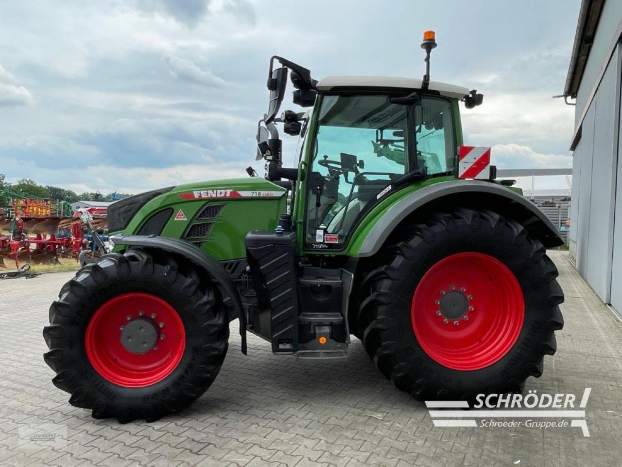 Traktor des Typs Fendt 718 VARIO GEN6 PROFI, Gebrauchtmaschine in Holdorf (Bild 4)