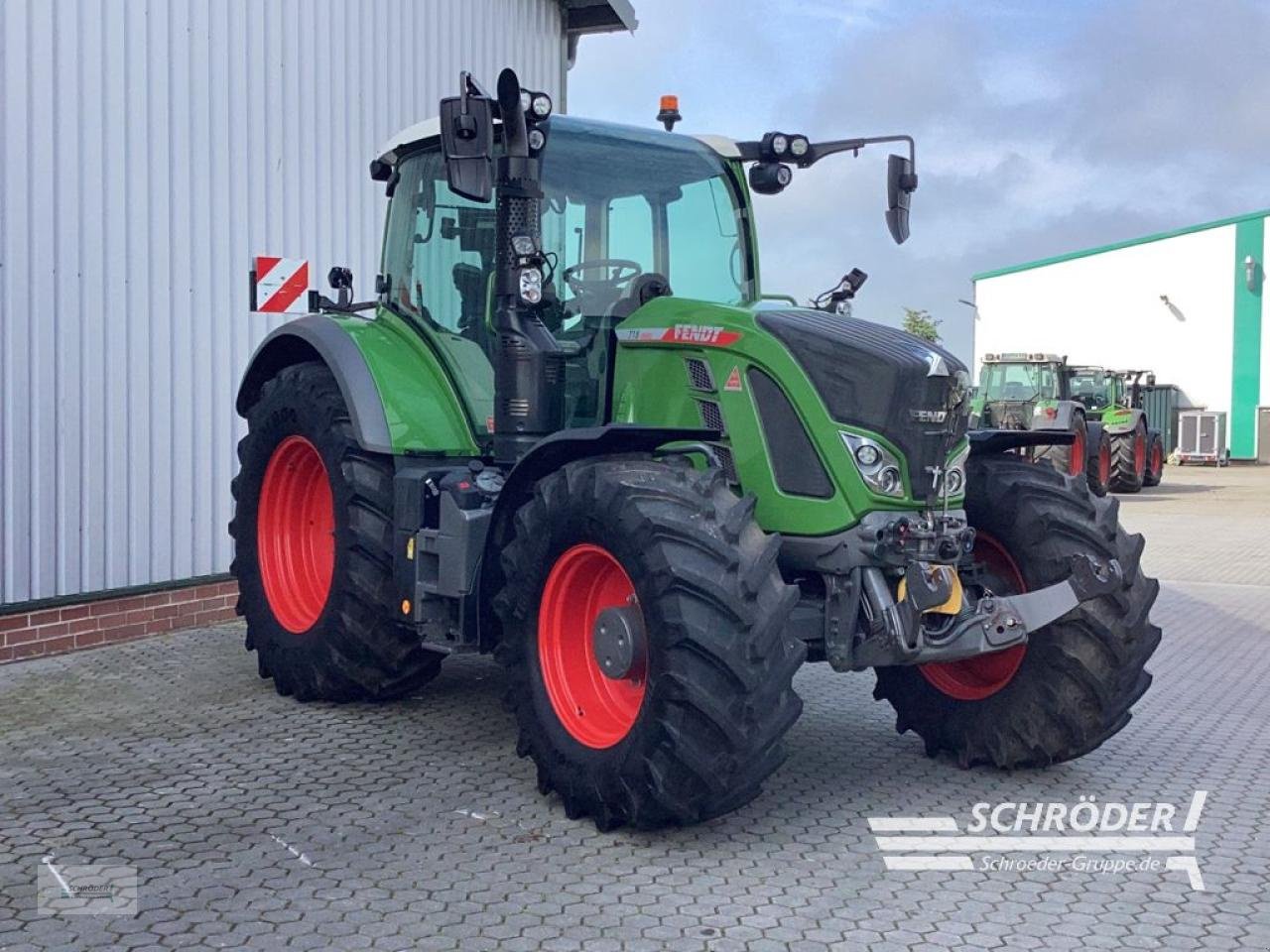 Traktor des Typs Fendt 718 VARIO GEN6 PROFI, Gebrauchtmaschine in Norden (Bild 2)