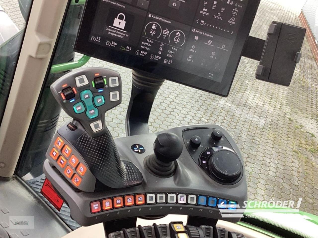 Traktor des Typs Fendt 718 VARIO GEN6 PROFI, Gebrauchtmaschine in Norden (Bild 21)