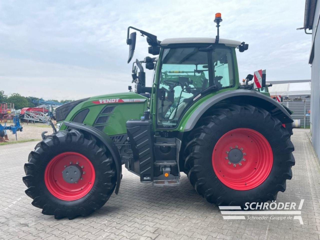 Traktor del tipo Fendt 718 VARIO GEN6 PROFI, Gebrauchtmaschine en Wildeshausen (Imagen 4)