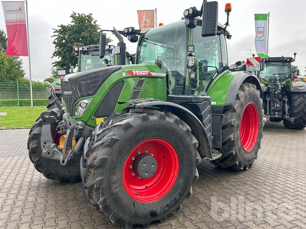 Traktor του τύπου Fendt 718 Vario Gen6, Gebrauchtmaschine σε Düsseldorf (Φωτογραφία 1)