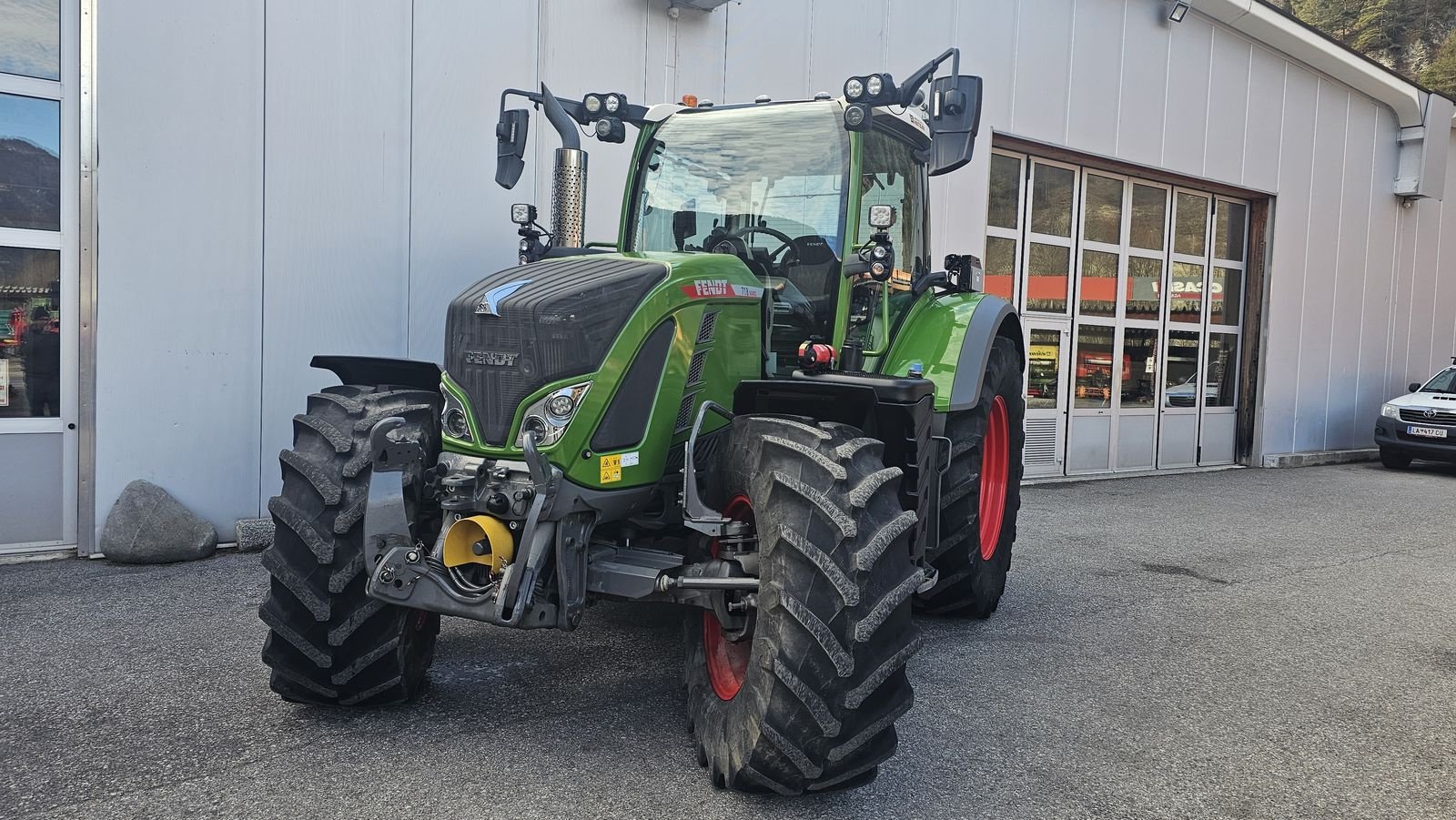 Traktor des Typs Fendt 718 Vario Power+, Gebrauchtmaschine in Ried im Oberinntal (Bild 2)