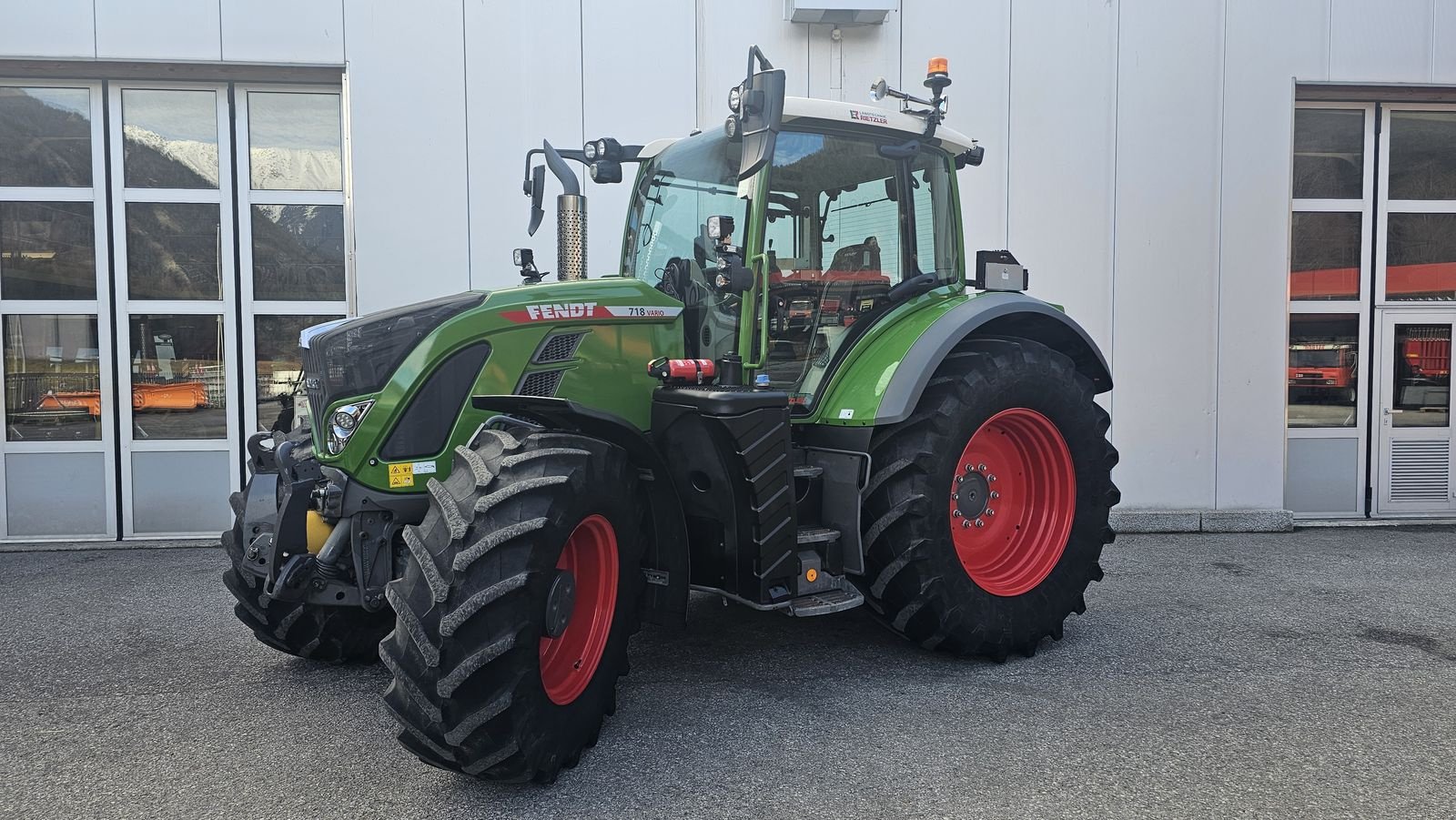 Traktor des Typs Fendt 718 Vario Power+, Gebrauchtmaschine in Ried im Oberinntal (Bild 1)