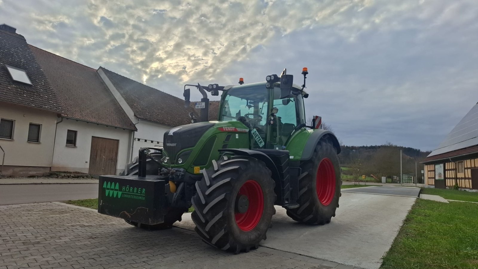 Traktor типа Fendt 718 Vario PowerPlus, Gebrauchtmaschine в Leutershausen (Фотография 1)