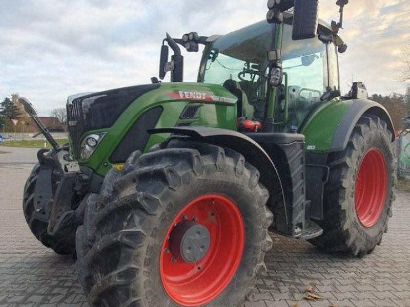 Traktor of the type Fendt 718 vario profi+ ProfiPlus, Gebrauchtmaschine in NEUKIRCHEN V. WALD (Picture 1)