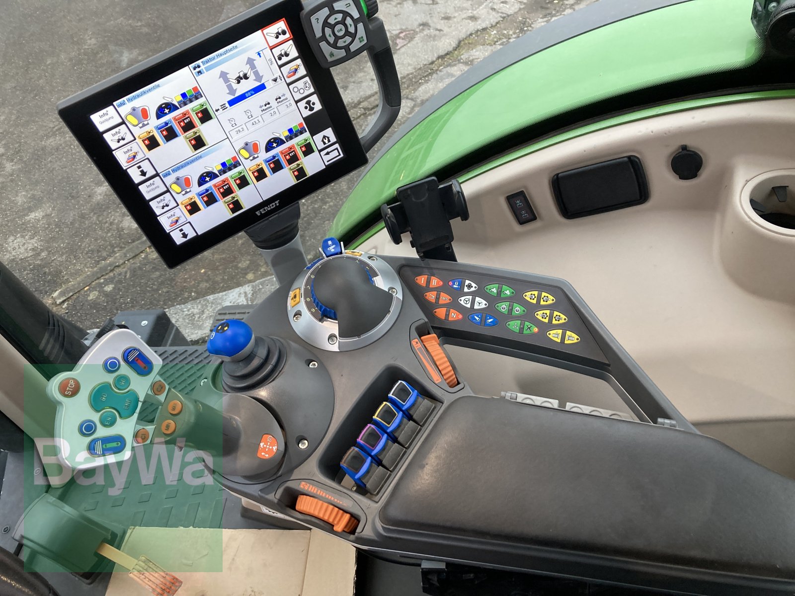 Traktor типа Fendt 718 Vario ProfiPlus S4 RTK, Gebrauchtmaschine в Dinkelsbühl (Фотография 19)