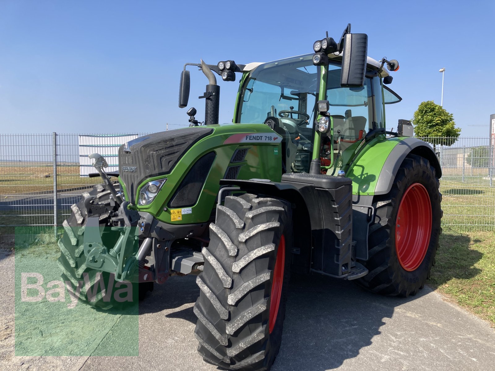 Traktor типа Fendt 718 Vario ProfiPlus, Gebrauchtmaschine в Giebelstadt (Фотография 1)