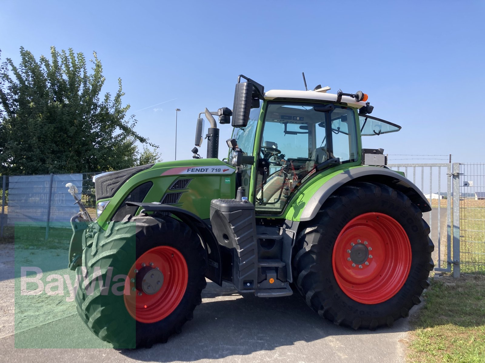 Traktor des Typs Fendt 718 Vario ProfiPlus, Gebrauchtmaschine in Giebelstadt (Bild 2)