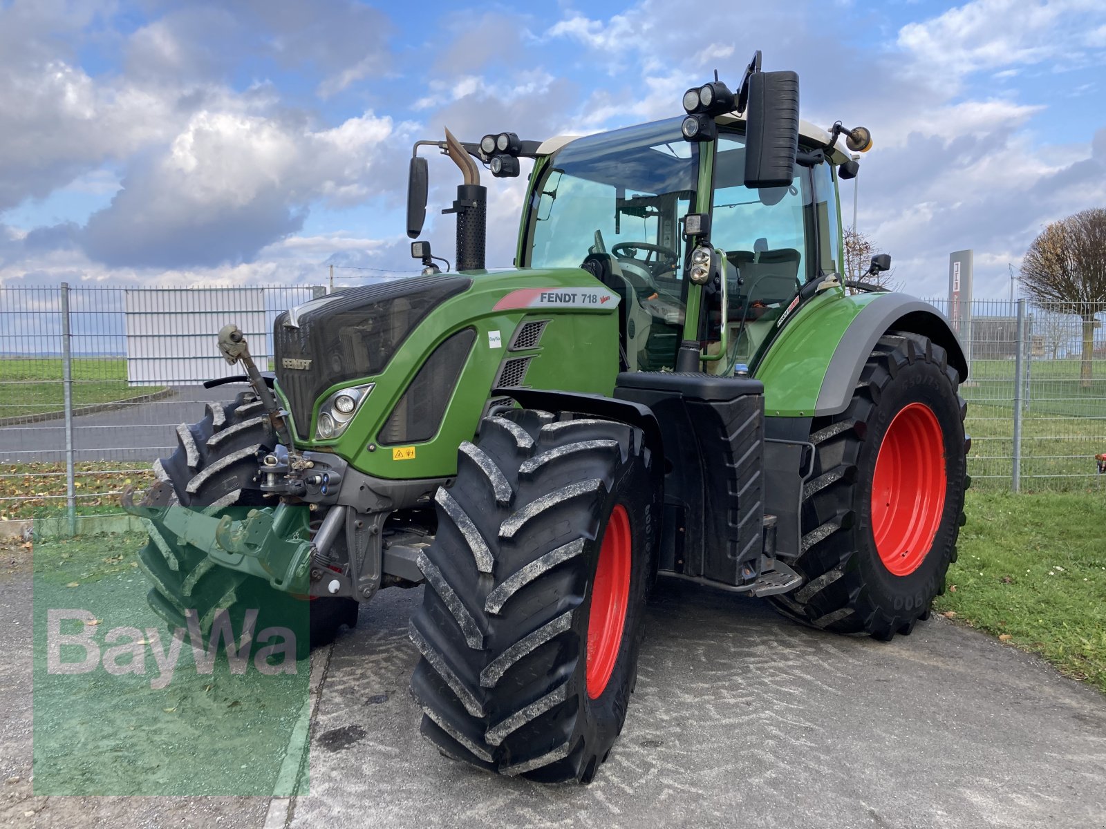 Traktor типа Fendt 718 Vario ProfiPlus, Gebrauchtmaschine в Giebelstadt (Фотография 1)