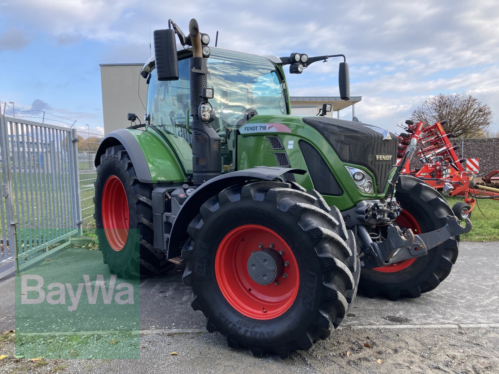 Traktor типа Fendt 718 Vario ProfiPlus, Gebrauchtmaschine в Giebelstadt (Фотография 3)