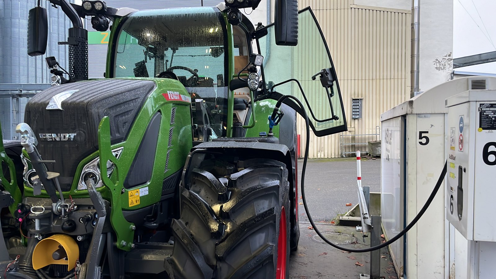 Traktor типа Fendt 718 Vario ProfiPlus, Gebrauchtmaschine в Donaueschingen (Фотография 5)