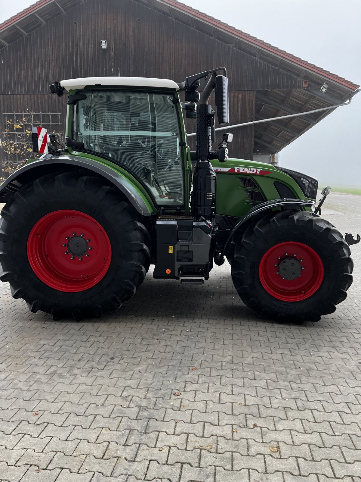 Traktor van het type Fendt 718 Vario ProfiPlus, Gebrauchtmaschine in Fürstenzell (Foto 11)