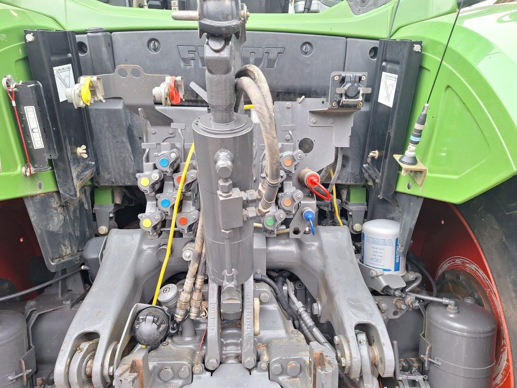 Traktor des Typs Fendt 718 Vario ProfiPlus, Gebrauchtmaschine in Nüdlingen (Bild 3)