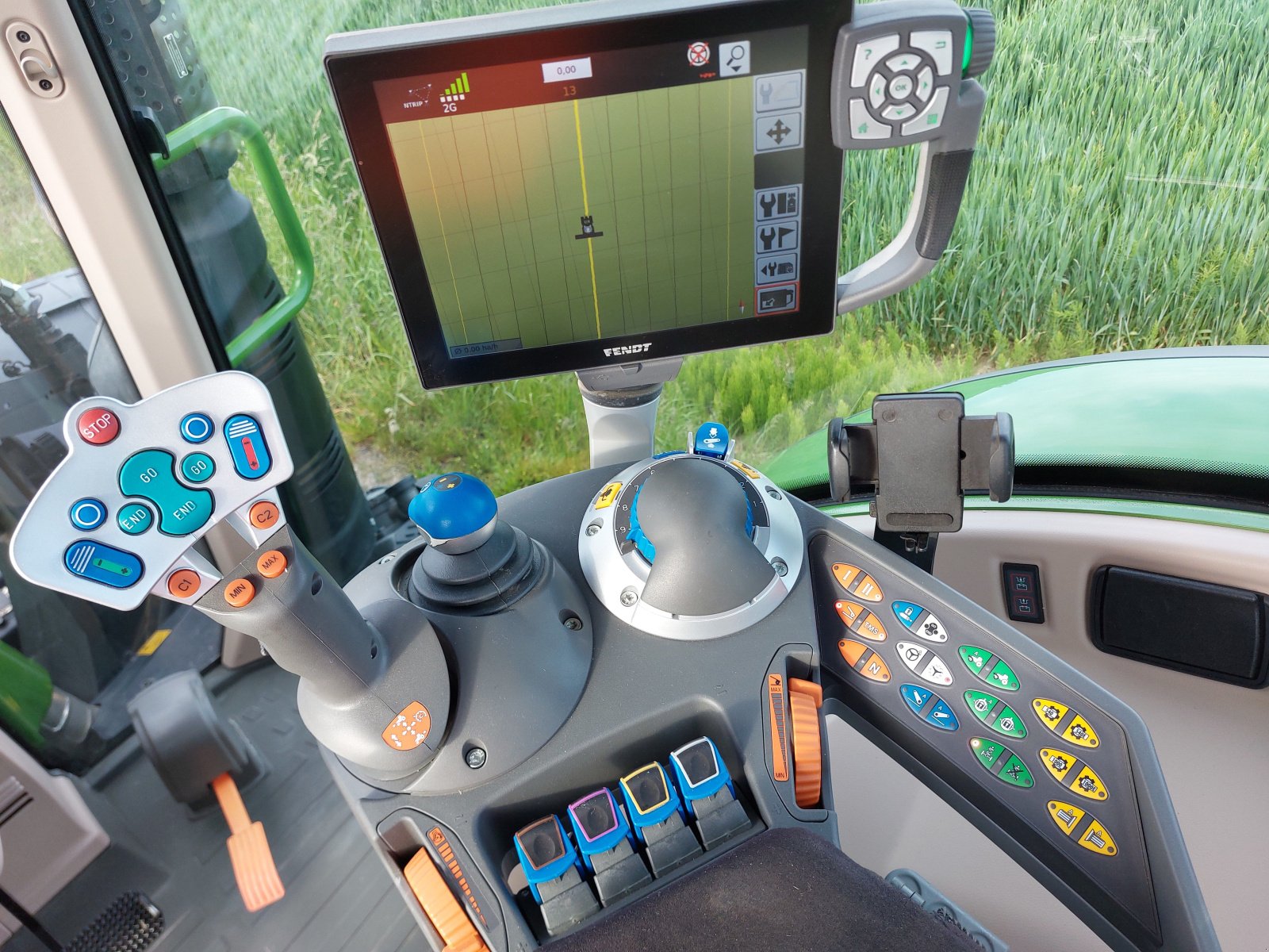 Traktor des Typs Fendt 718 Vario ProfiPlus, Gebrauchtmaschine in Altfraunhofen (Bild 2)