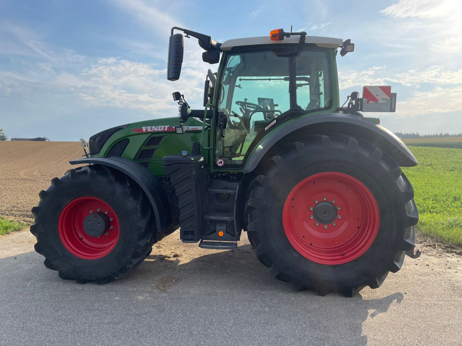 Traktor des Typs Fendt 718 Vario ProfiPlus, Gebrauchtmaschine in Gangkofen (Bild 2)