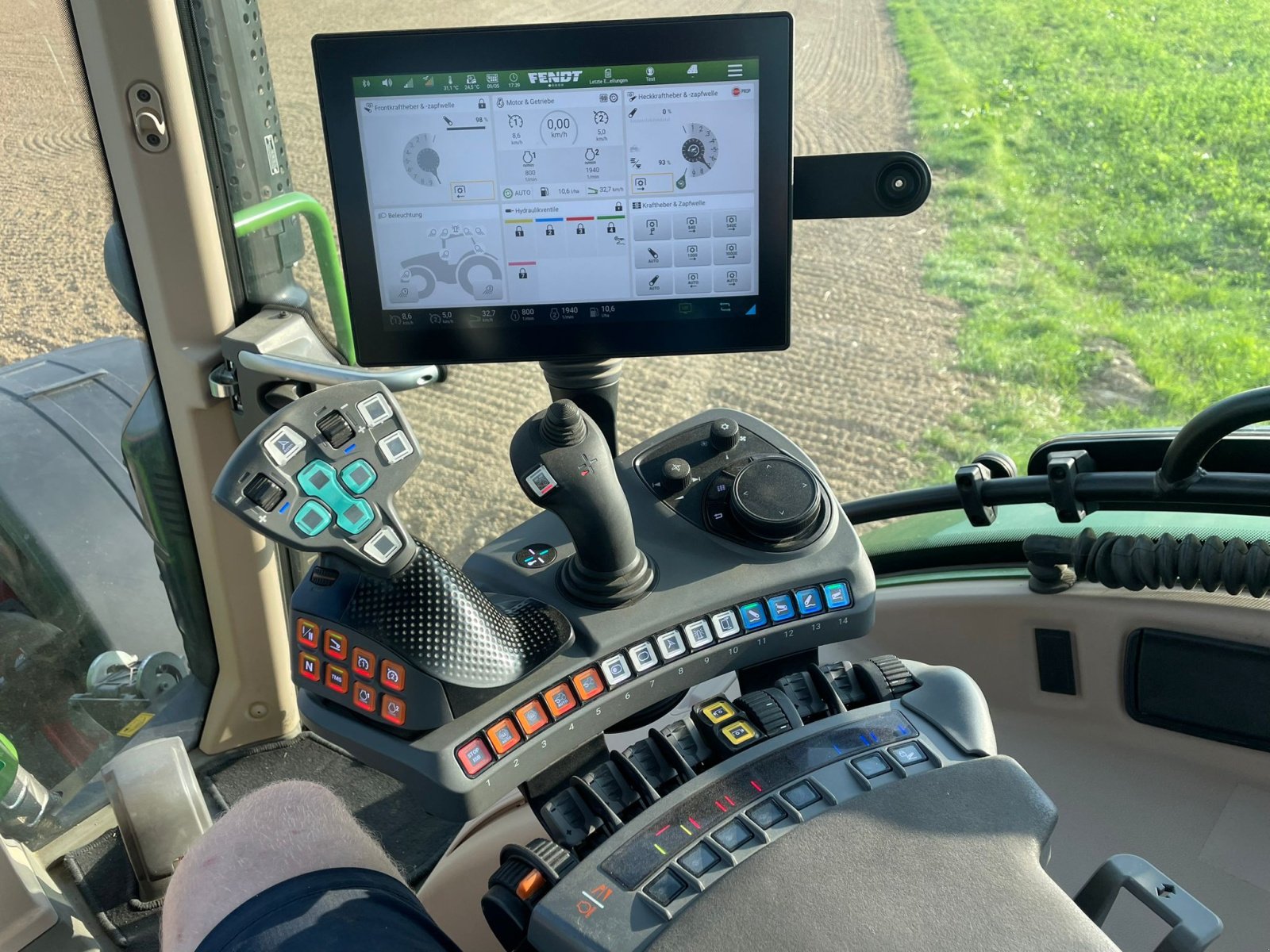 Traktor typu Fendt 718 Vario ProfiPlus, Gebrauchtmaschine w Gangkofen (Zdjęcie 6)