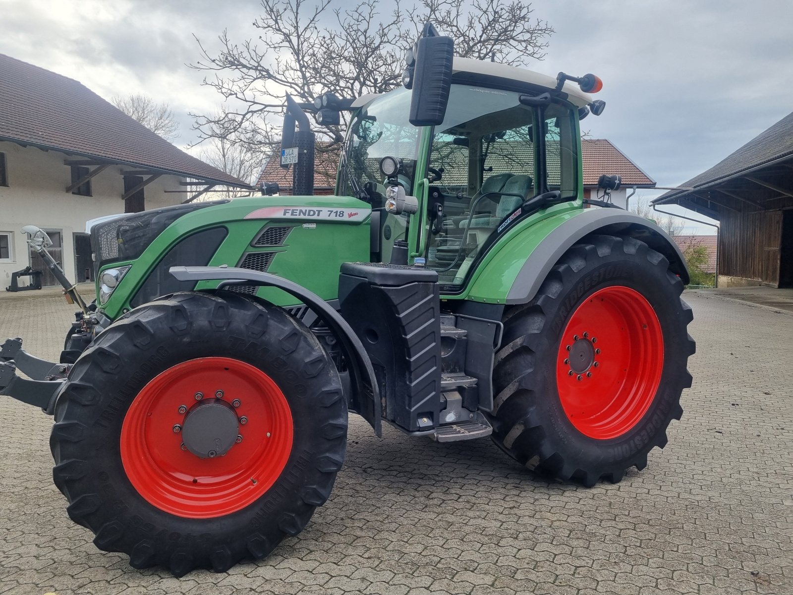 Traktor des Typs Fendt 718 Vario ProfiPlus, Gebrauchtmaschine in Vilsbiburg (Bild 1)