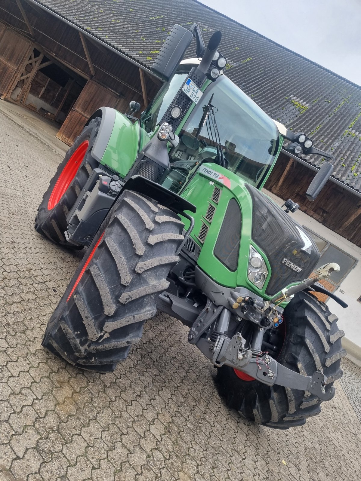 Traktor des Typs Fendt 718 Vario ProfiPlus, Gebrauchtmaschine in Vilsbiburg (Bild 3)