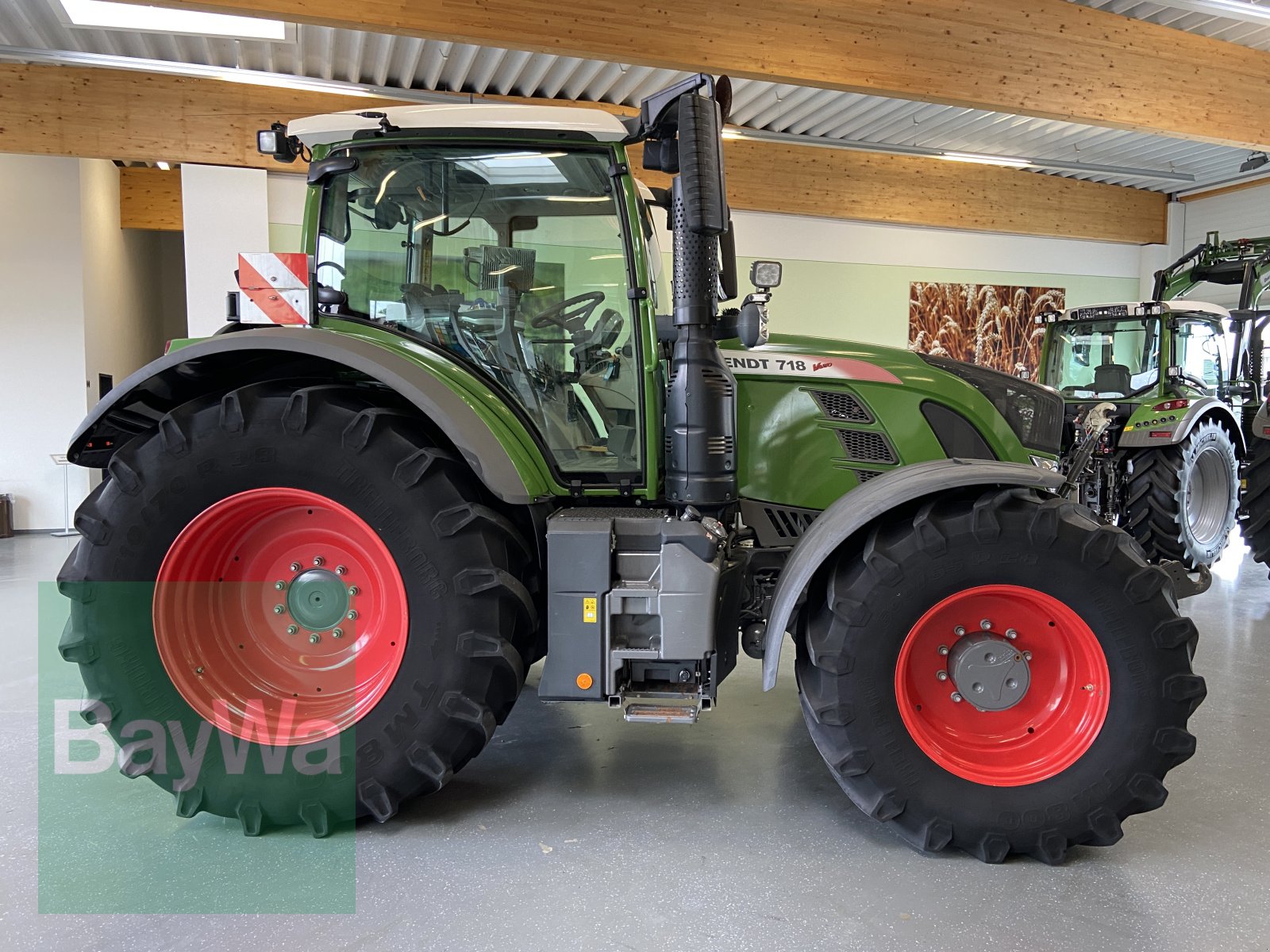 Traktor of the type Fendt 718 Vario S 4 Profi Plus, Gebrauchtmaschine in Bamberg (Picture 2)