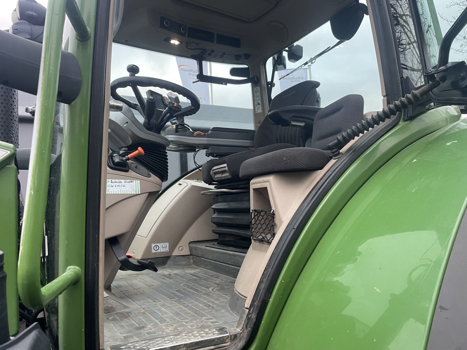 Traktor des Typs Fendt 718 Vario S4 Power Plus, Gebrauchtmaschine in Voitze (Bild 4)