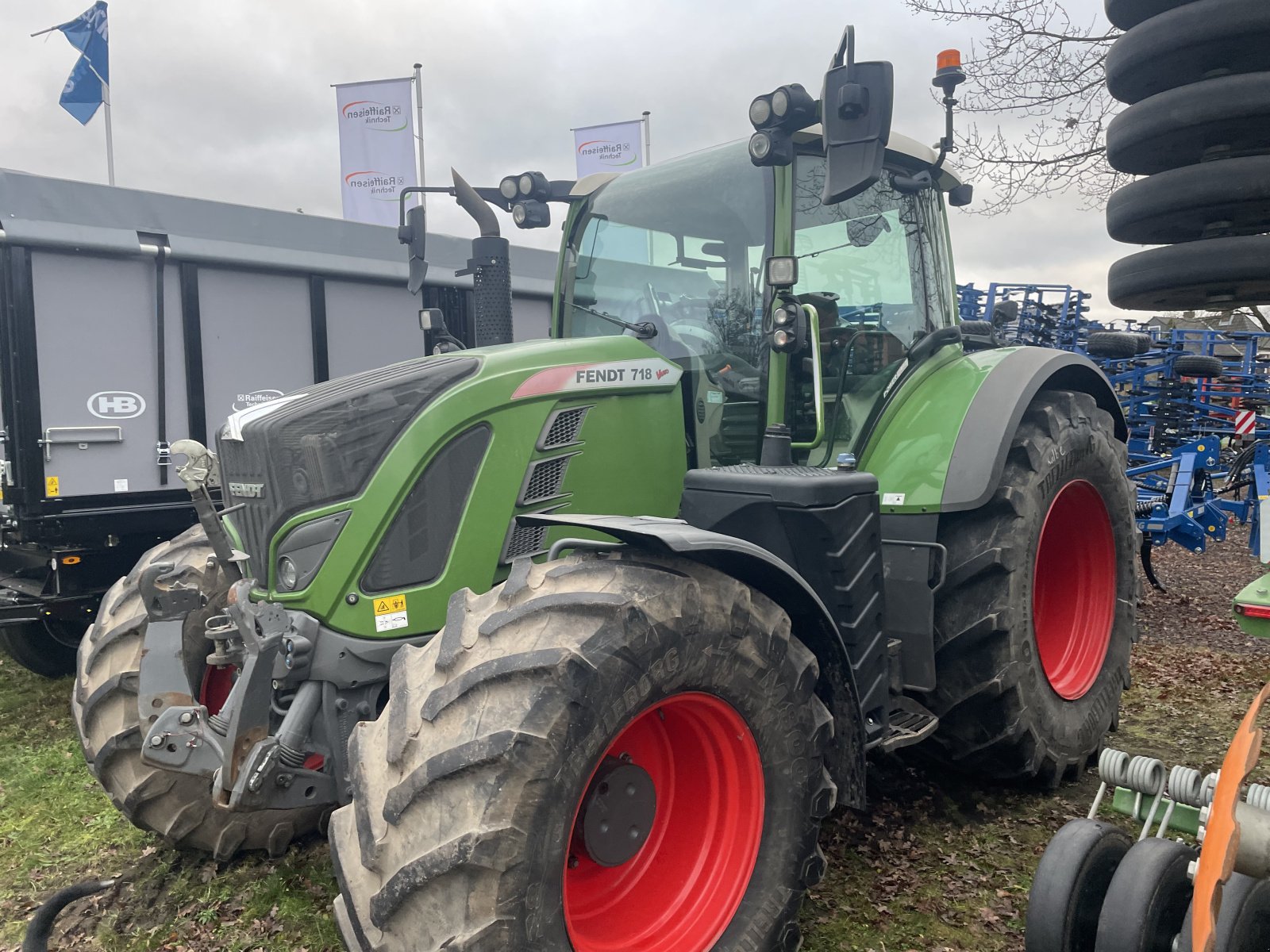 Traktor des Typs Fendt 718 Vario S4 Power Plus, Gebrauchtmaschine in Voitze (Bild 1)