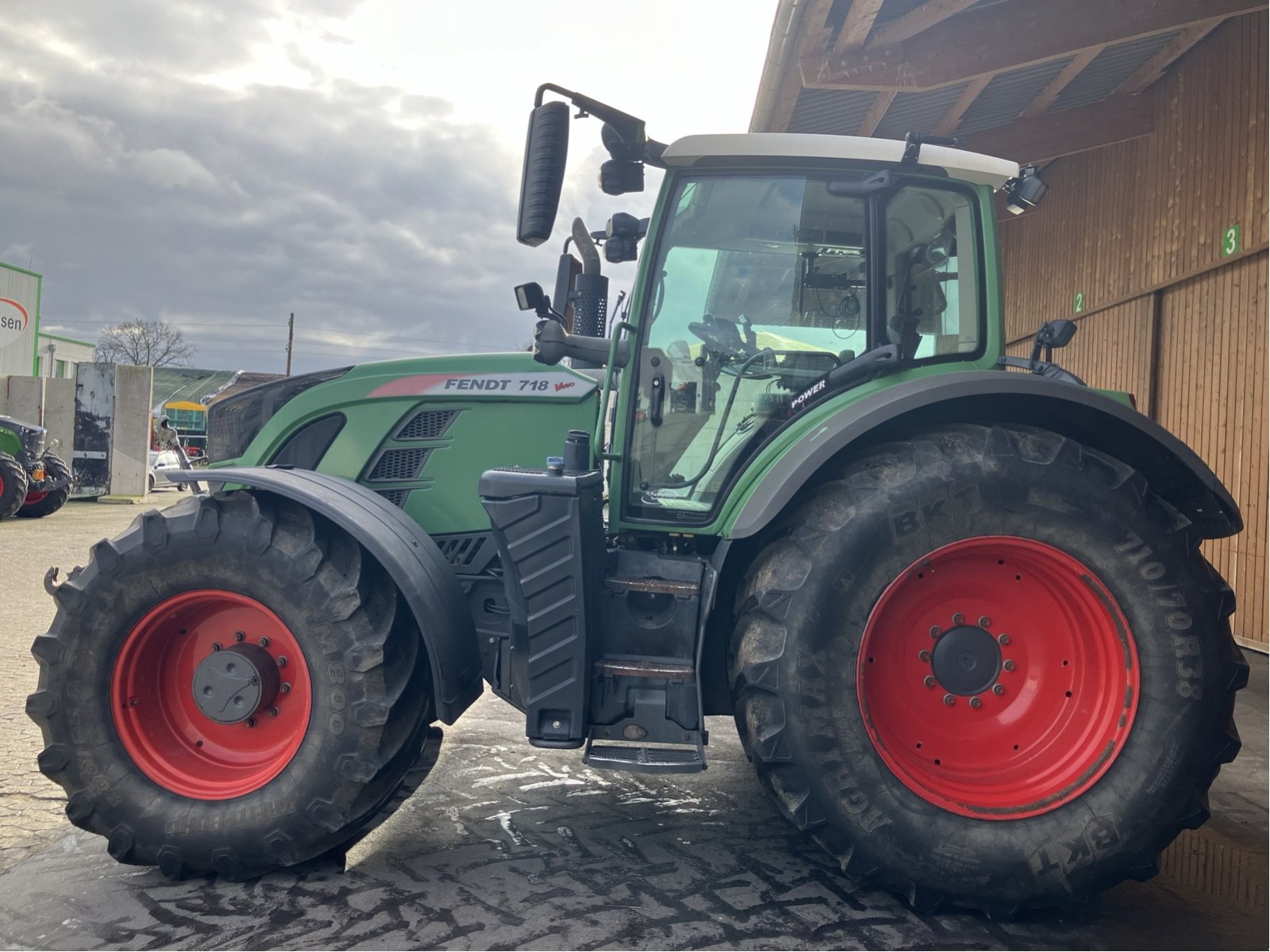 Traktor typu Fendt 718 Vario S4 Power, Gebrauchtmaschine v Hillerse (Obrázok 1)