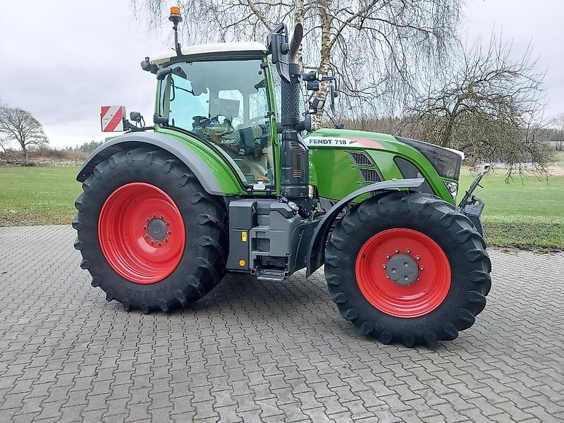 Traktor du type Fendt 718 Vario S4 Profi Plus RTK Frontzapwelle, sehr schöner Zustand, Gebrauchtmaschine en Tirschenreuth (Photo 1)