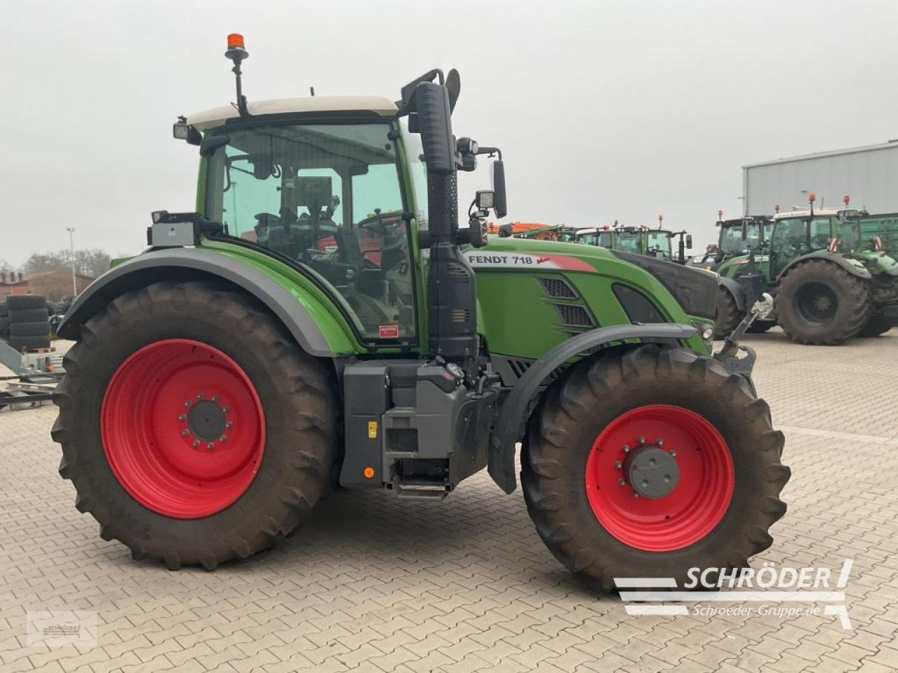 Traktor типа Fendt 718 VARIO S4 PROFI PLUS, Gebrauchtmaschine в Holdorf (Фотография 4)