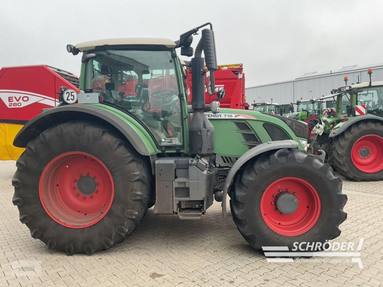 Traktor του τύπου Fendt 718 VARIO SCR PROFI, Gebrauchtmaschine σε Holdorf (Φωτογραφία 4)