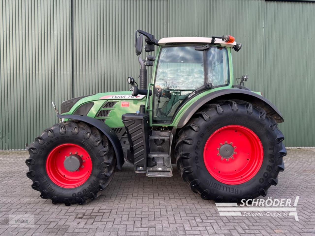 Traktor des Typs Fendt 718 VARIO SCR PROFI, Gebrauchtmaschine in Twistringen (Bild 2)