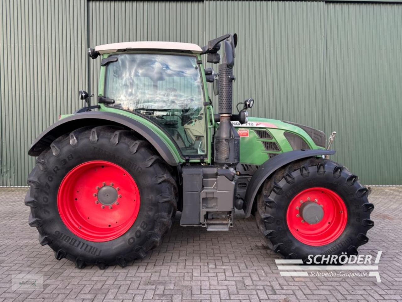 Traktor des Typs Fendt 718 VARIO SCR PROFI, Gebrauchtmaschine in Twistringen (Bild 3)