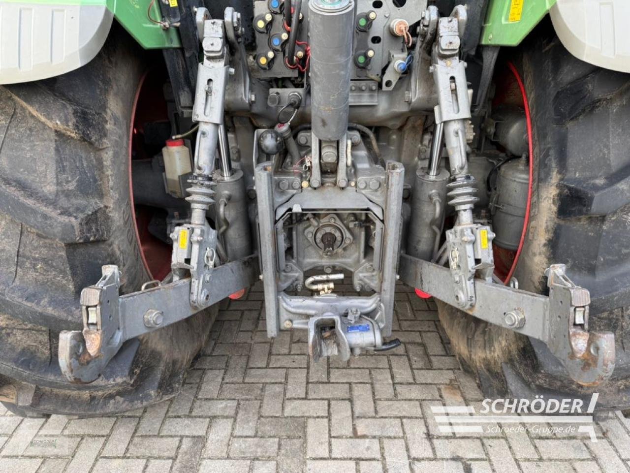 Traktor des Typs Fendt 718 VARIO SCR PROFI, Gebrauchtmaschine in Twistringen (Bild 5)